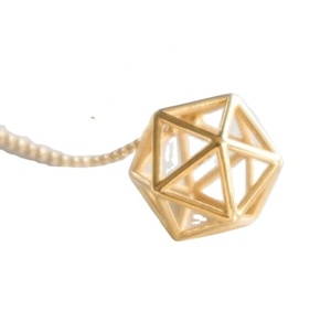 Joyería Personalizada al por Mayor, Colgante Geométrico de Icosaedro Chapado en Oro Amarillo de 18k - Product Image 1
