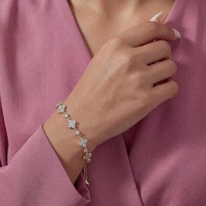 สร้อยข้อมือโมอิสซาไนต์ VVS1 สี D รับรองโดย GRA รูปใบโคลเวอร์สี่แฉก ปรับขนาดได้ ทอง 14K ชุบทองแดง สำหรับผู้หญิง - Product Image 3