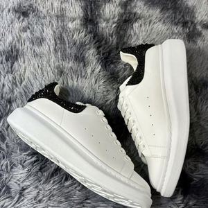 Chaussures de sport de luxe pour hommes, baskets décontractées en cuir unisexe, chaussures de marche épaisses pour femmes, vente en gros d'usine - Product Image 2