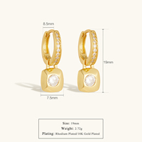Anting-anting Huggie Hoop dengan Bandul CZ Persegi Empat Berlapis Emas/Rhodium 18K Ramah Lingkungan FUAMAY Grosir untuk Kegunaan Sehari-hari