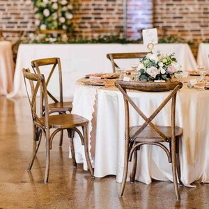 Meubles d'extérieur commerciaux de qualité supérieure, chaise de banquet de <span class=keywords><strong>mariage</strong></span> empilable en bois, chaise de restaurant en bois à dossier croisé - Product Image 6