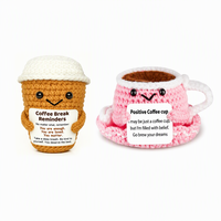 Jouet en peluche tasse à café rose en crochet motif dessin animé, fait main en fil de laine, avec carte de message, cadeau décoratif pour amis et famille, thème café