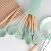 Set Peralatan Masak Silikon Tahan Panas 12 Buah dengan Gagang Kayu Set Peralatan Dapur Silikon Anti Lengket dengan Gagang Kayu