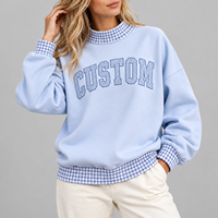 Sweat-shirt à col rond pour femme, personnalisé OEM, imprimé brodé, style preppy, bleu clair, avec bordure en gingham, manches longues, pour l'hiver