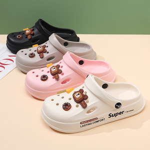 Sandales plates Crocs pour femmes, design de dessin animé beige, antidérapantes, confortables, chaussures de plage d'extérieur - Product Image 4
