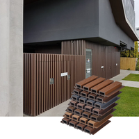 Revêtement mural extérieur Panneaux et panneaux muraux Bardage décoratif Grain de bois Composite bois plastique Wpc Panneau de façade pour extérieur