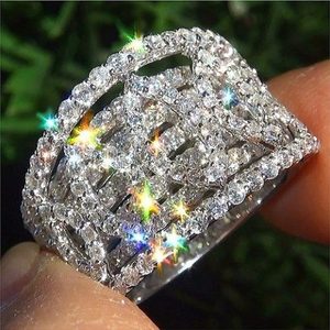 Anello da Donna con Micro Incastonatura di Zirconi, Elegante Gioiello per Feste, Banchetti e Fidanzamenti - Product Image 1