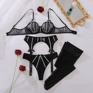 Ensemble de lingerie 4 pièces en dentelle noire orné de strass avec soutien-gorge floral transparent, string et bas - Product Image 5