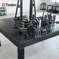Table de soudage D16 avec localisateurs multi-angles et système de serrage modulaire pour travaux d'assemblage