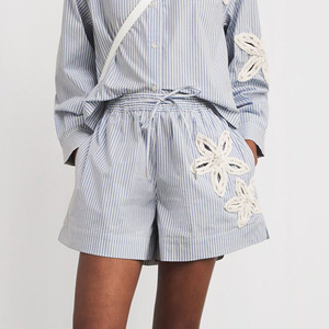 Pantalones Cortos Casuales a Rayas con Bordado de Cuentas Elegantes y Modernos para Mujer 2026, Transpirables, Florales, Hechos a Medida - Product Image 1