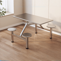 Table de cantine moderne et durable en acier inoxydable avec tabourets intégrés pour 4 personnes, idéale pour les cantines scolaires ou les messes du personnel