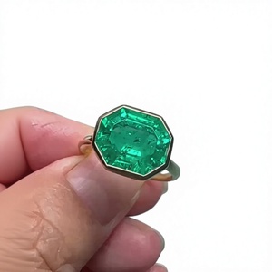 แหวนมรกตทรงแปดเหลี่ยมประกายระยิบระยับ ทอง 14k เครื่องประดับหมั้นคลาสสิกสำหรับผู้หญิง - Product Image 1