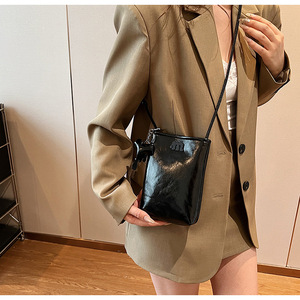 Hot Selling Women's Vertical Phone <b>Bag</b> Vintage Oiled <b>Leather</b> Mini Crossbody Purse <b>Small</b> Shoulder <b>Bag</b> Water Single Button - Product Image 6