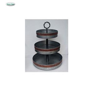 Venta al por mayor de 3 capas de metal galvanizado soporte de la torta de nueva tradicional de primera calidad multifuncional herramientas decorativas para pasteles - Product Image 1