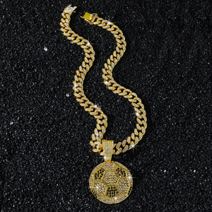 สร้อยคอจี้รูปทรงฟุตบอลดีไซน์ยอดนิยมขายดีปี 2026 สไตล์ฮิปฮอปสำหรับผู้ชาย สร้อยคอโลหะผสม เครื่องประดับแฟชั่น ขายส่ง - Product Image 3