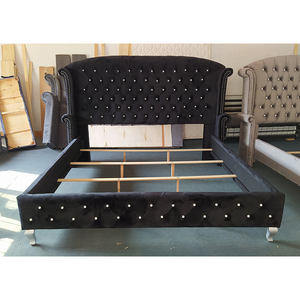 Juego de Muebles de Dormitorio Modernos en Color Marrón, Diseño de Cama Queen Size Tapizada en Terciopelo con Altavoz, Cargador USB y Cabecera Alta - Product Image 4