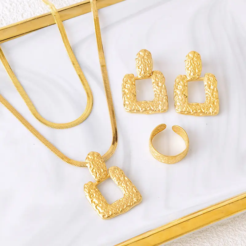 Groothandel 3 Stuks Roestvrij Staal Gouden Sieraden Set Ketting Ring En Oorbel Aanslag Gratis 18K Vergulde Set Voor Vrouwen