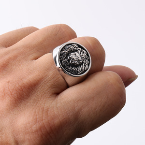 레트로 3D 엠보싱 스테인리스 스틸 골드 실버 사자 머리 패턴 인장 반지 (남성용) - Product Image 6