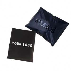 Sacs noirs imperméables biodégradables et compostables de haute qualité avec logo personnalisé pour vêtements, chaussettes, chaussures et fourrures - Product Image 1