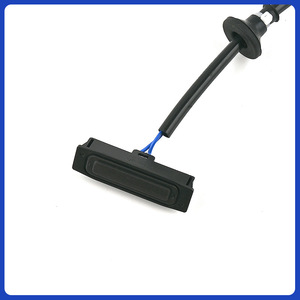 สวิตช์เปิดฝากระโปรงท้าย Yiy Luxgen U6 รุ่น 63270FJ000 ของแท้ตรงรุ่นจากโรงงาน - Product Image 3
