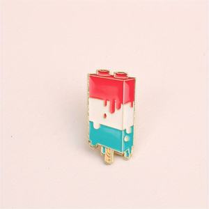 Broche en émail amusante en forme de sucette glacée de type <span class=keywords><strong>LEGO</strong></span>, idéale pour les collectionneurs d'objets originaux et de culture pop - Product Image 4