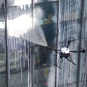 JIUSI D15R Dron de Limpieza a Presión para Edificios, Solución Inteligente de Nivel Experto para Limpieza de Paneles Solares, Fachadas y Ventanas - Product Image 1