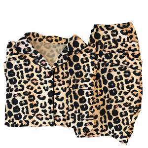 <span class=keywords><strong>Pigiama</strong></span> da Donna con Stampa Leopardata: Nuovo Stile Primavera/Autunno, Set Loungewear a Maniche Lunghe in Tessuto Stropicciato di Alta Qualità - Product Image 1