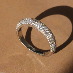 Anello Classico Stile Matrimoniale, Design Elegante per Donne - Product Image 5