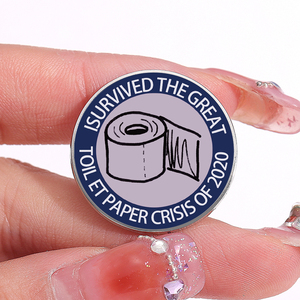 Я пережил большой кризис туалетной бумаги, 2020 эмалированная булавка, забавная брошь, значок на лацкан для вечеринки, ювелирный подарок, оптовая продажа - Product Image 4
