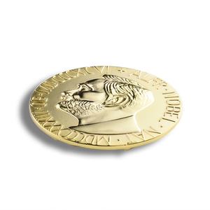 Monedas Coleccionables Personalizadas de Metal Dorado Redondo con Caracteres en Relieve y Logotipo en Plata - Product Image 3