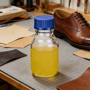 Colle à chaussures résistante à la chaleur et anti-jaunissement, adhésif néoprène flexible pour la fabrication de chaussures de sport en cuir blanc en usine - Product Image 1