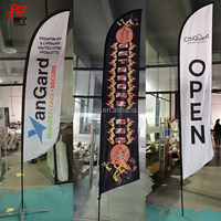 Drapeaux publicitaires d'extérieur à prix d'usine, grands drapeaux de marketing, drapeaux à plumes personnalisés, drapeaux de plage, fanions numériques en polyester