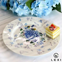 Assiette à dîner en céramique florale bleue de luxe de 10,5 pouces, bord doré, assiette à dessert en porcelaine blanche pour mariage, fête, décoration de la maison