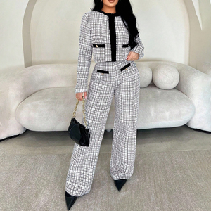 طقم بدلة نسائية مخصصة للعمل بنمط مربعات من التويد للسيدات المهنيات - Product Image 1