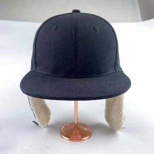 Casquette Chapeau d'Hiver OEM avec Protection d'Oreille en Fourrure, Cache-Oreilles Chauds, Bonnet de Ski Épais, Doux en Fausse Fourrure, Logo Broderie 3D, Casquettes Ajustées Personnalisées - Product Image 5