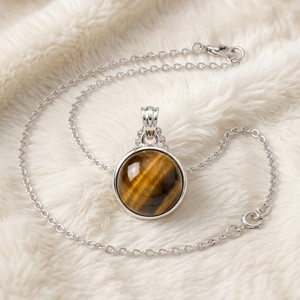 Colliers pendentifs en argent plaqué OEM/ODM en gros, bijoux en pierre œil de tigre ronde pour femmes - Product Image 2