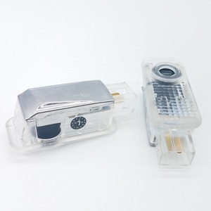 Luce di Benvenuto per Portiera Auto <span class=keywords><strong>Volkswagen</strong></span> Passat Vecchio Modello 1998-2010 e <span class=keywords><strong>Phaeton</strong></span> 2004-2015, Proiettore LED con Logo Laser - Product Image 4