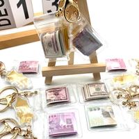 Porte-clés fantaisie style dessin animé avec billets de banque simulés, pendentif billet de banque présentant des unités de monnaie taïwanaises, américaines, coréennes et britanniques