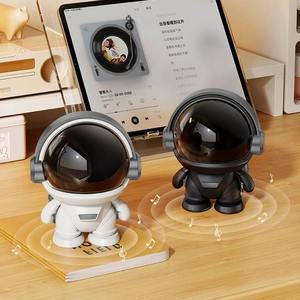 Nouveau Haut-Parleur Portable Mini Sans Fil Bluetooth Astronaute Élégant avec Subwoofer et Système Audio Domestique Rechargeable - Product Image 5