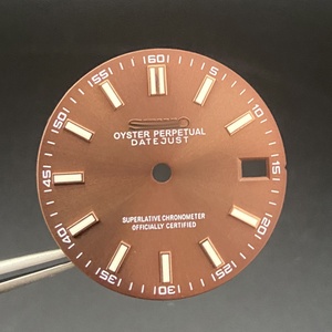Componenti per Modifica Orologi: Quadrante Sunburst in Lega di Rame da 28,5 mm con Indici a Barra Quadrata e Luminescenza Verde, Compatibile con Movimenti NH35/36 - Product Image 6