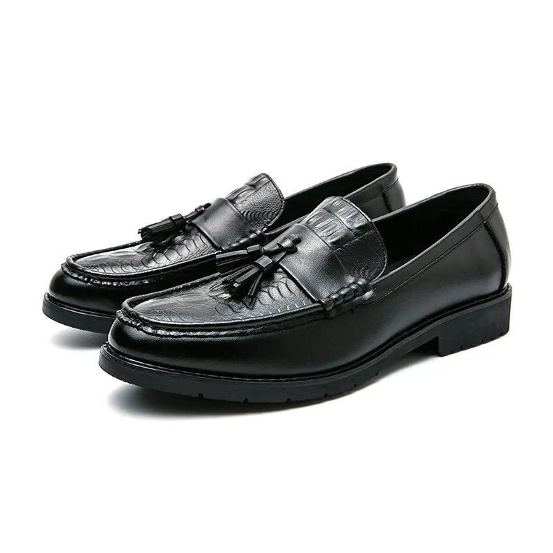 Wholesale pointy platform loafers casual carved men's office loafers large leather shoes tassel fashion business shoes