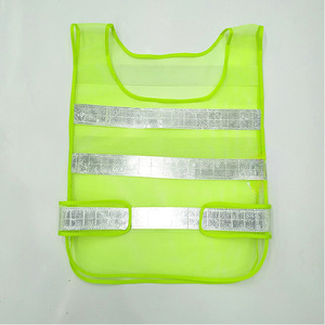 เสื้อกั๊กสะท้อนแสงแบบตาข่าย โพลีเอสเตอร์สามชั้น สีเขียวเรืองแสง แดง ดำ สำหรับงานที่ต้องการการมองเห็นสูง - Product Image 3