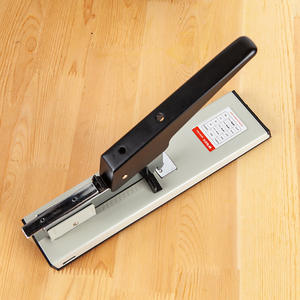 M & G <span class=keywords><strong>Grande</strong></span> <span class=keywords><strong>agrafeuse</strong></span> de <span class=keywords><strong>bureau</strong></span> robuste <span class=keywords><strong>Agrafeuse</strong></span> manuelle pour étudiants avec agrafes épaissies pour agrafage de 100 pages - Product Image 6