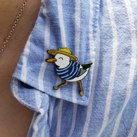 Épinglette personnalisée populaire 2026 en émail dur noir motif oiseau