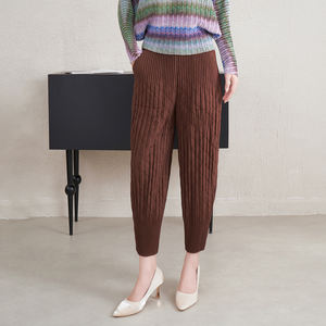 Miyake femmes 2025 hiver décontracté matelassé <span class=keywords><strong>pantalon</strong></span> <span class=keywords><strong>Chic</strong></span> nouvelle mode plissé crayon <span class=keywords><strong>pantalon</strong></span> neuf points Harem Style polyvalent ample - Product Image 4