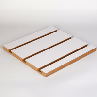 Panneaux de mur à lattes HiKUYA en MDF rainuré robuste sur mesure avec bandes en alliage d'aluminium, placage bois, écologiques, vente en gros