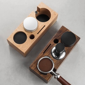 Kingze Ensemble organisateur d'accessoires pour expresso avec logo personnalisé Base de support de porte-filtre <span class=keywords><strong>en</strong></span> <span class=keywords><strong>bois</strong></span> et station d'inviolabilité du café Fonction stockée - Product Image 3