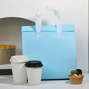 Bolsas de Plástico Aislantes Desechables al por Mayor para Llevar Comida, con Asa y Logotipo Personalizado, para Entrega de Alimentos Fríos en Restaurantes y Pastelerías - Product Image 3