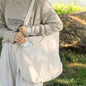 Sac fourre-tout Dux blanc laiteux, carré vertical, étanche, avec fermeture éclair, style normcore minimaliste, sac de navetteur quotidien, collection Printemps 2025 - Product Image 5