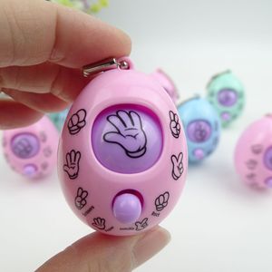 Venta al por mayor juguetes de cápsula de plástico de 75 mm de estilo clásico para juego de adivinanzas de dedo de huevo con patrón de anillo clásico para regalo de Juego - Product Image 3